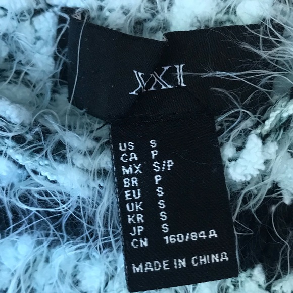 ❤️Forever 21 fuzzy sweater bundle size small ❤️ - Picture 5 of 8